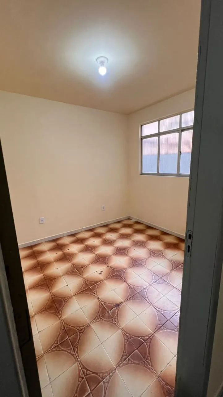 Alugo apt 2 quartos pequeno. - Foto 2