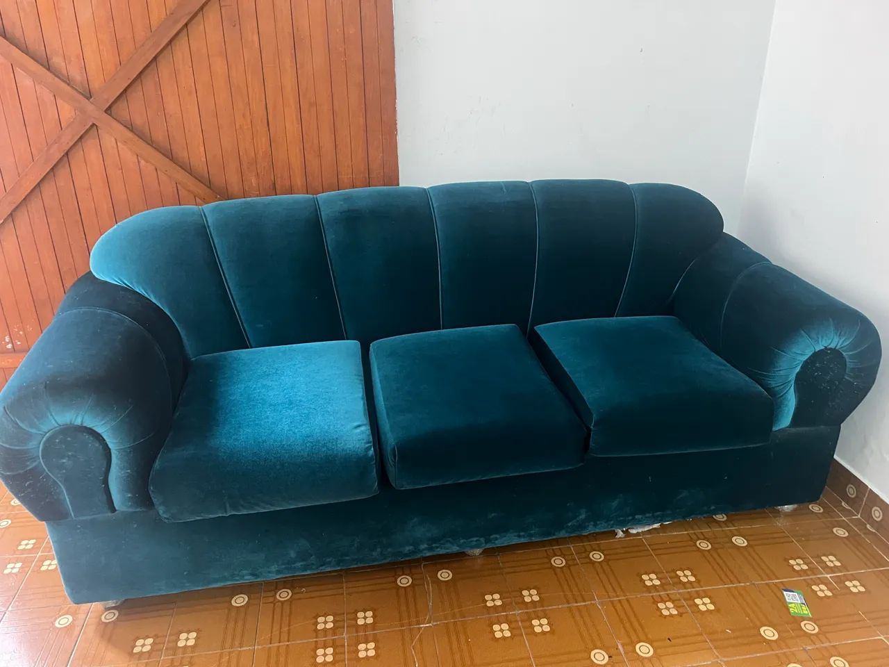 Sofá Veludo 3 Lugares - Foto 3