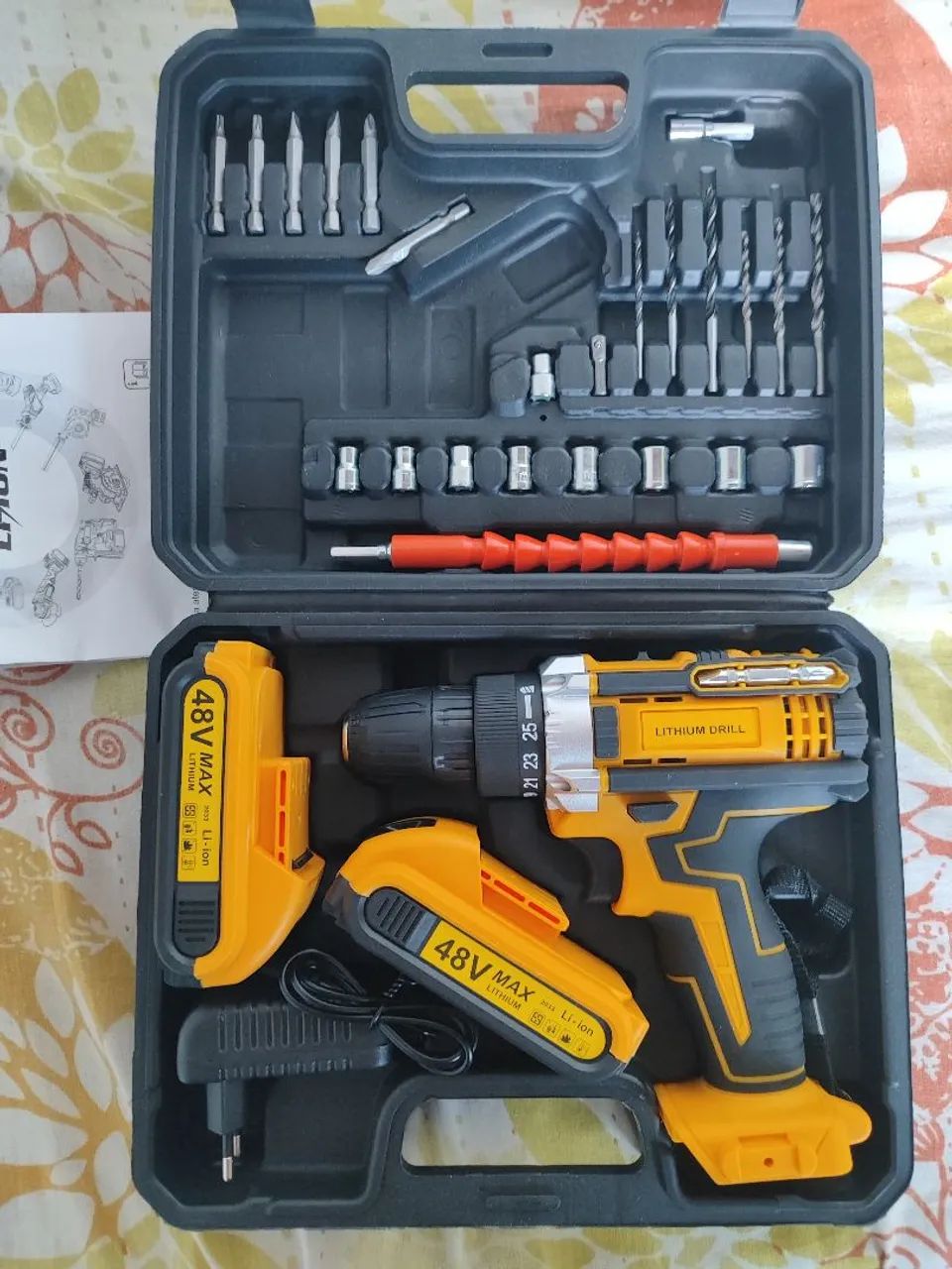 Parafusadeira íon bivolt com maleta é acessórios 