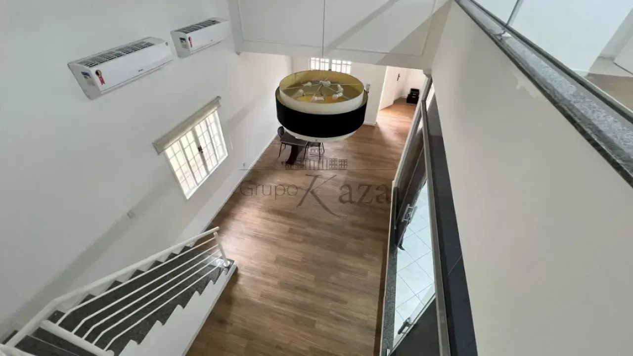 Imóvel para aluguel tem 200 metros quadrados com 4 quartos