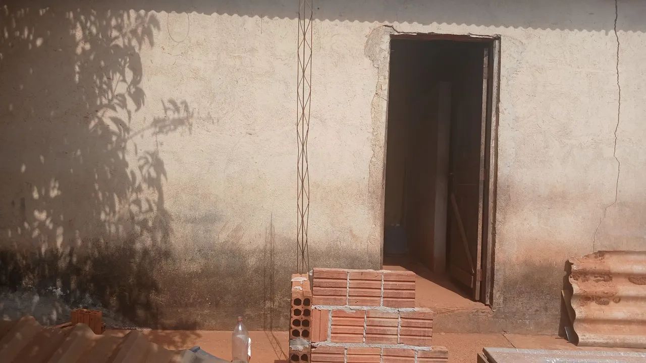 Meio lote com casa construída  - Foto 3