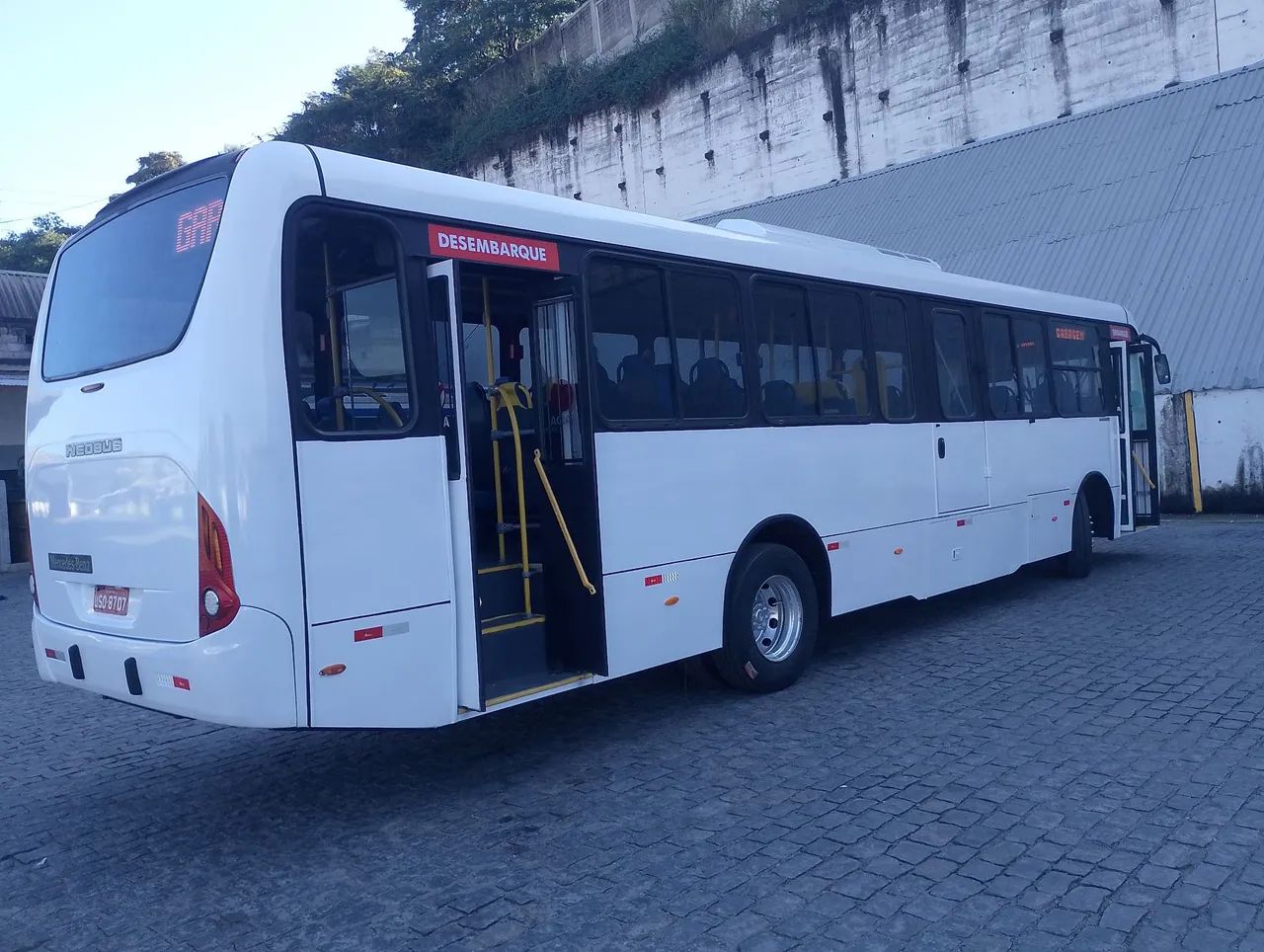 Neobus ano 2015/16 Mercedes 1721, com 42 lugares ar condicionado  - Foto 4