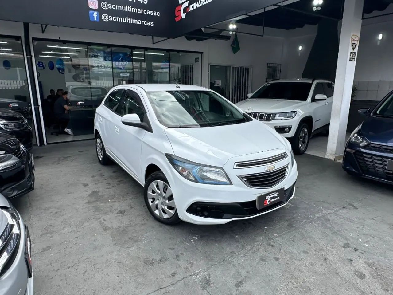 Chevrolet Onix Hatch LT 1.4 8V Flex Mec. 4P 2015 - Foto 2