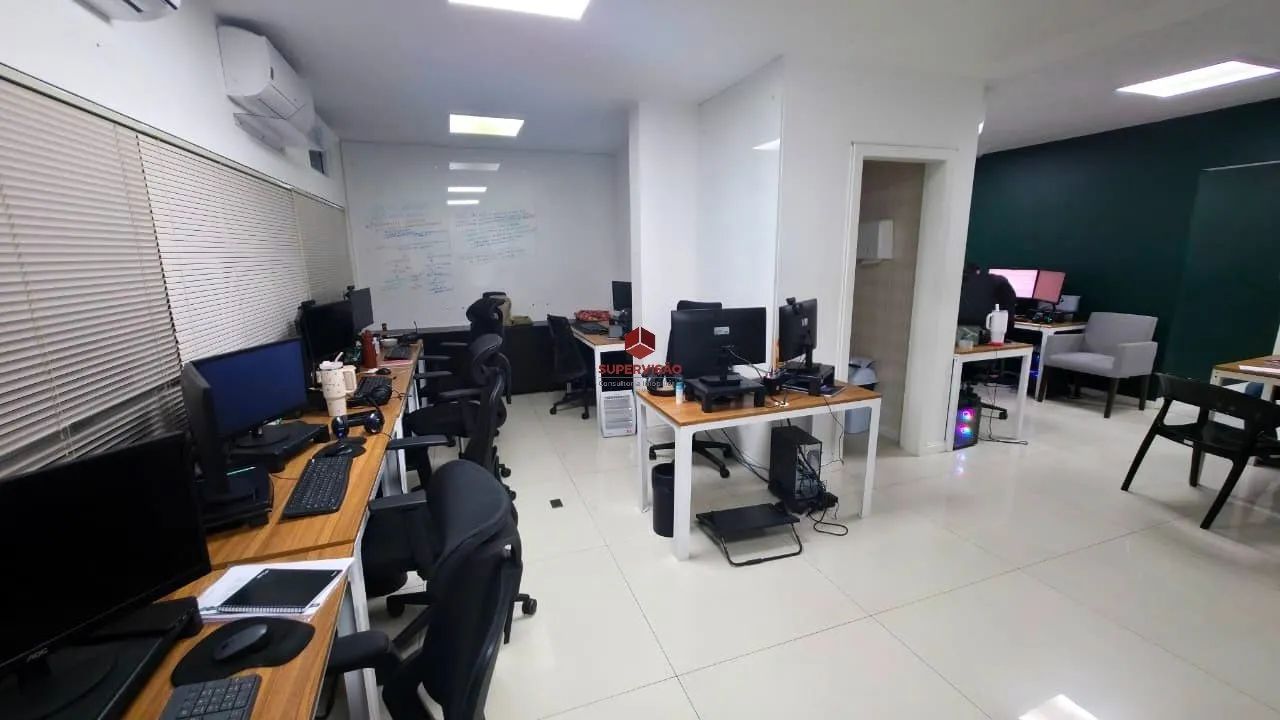 Sala comercial á venda com 52,61m² privativos no Centro - Florianópolis/SC