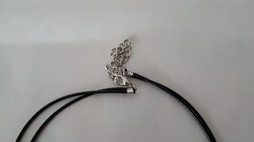 Colar Cordão Duplo Pendante Em Metal Prateado - Foto 4