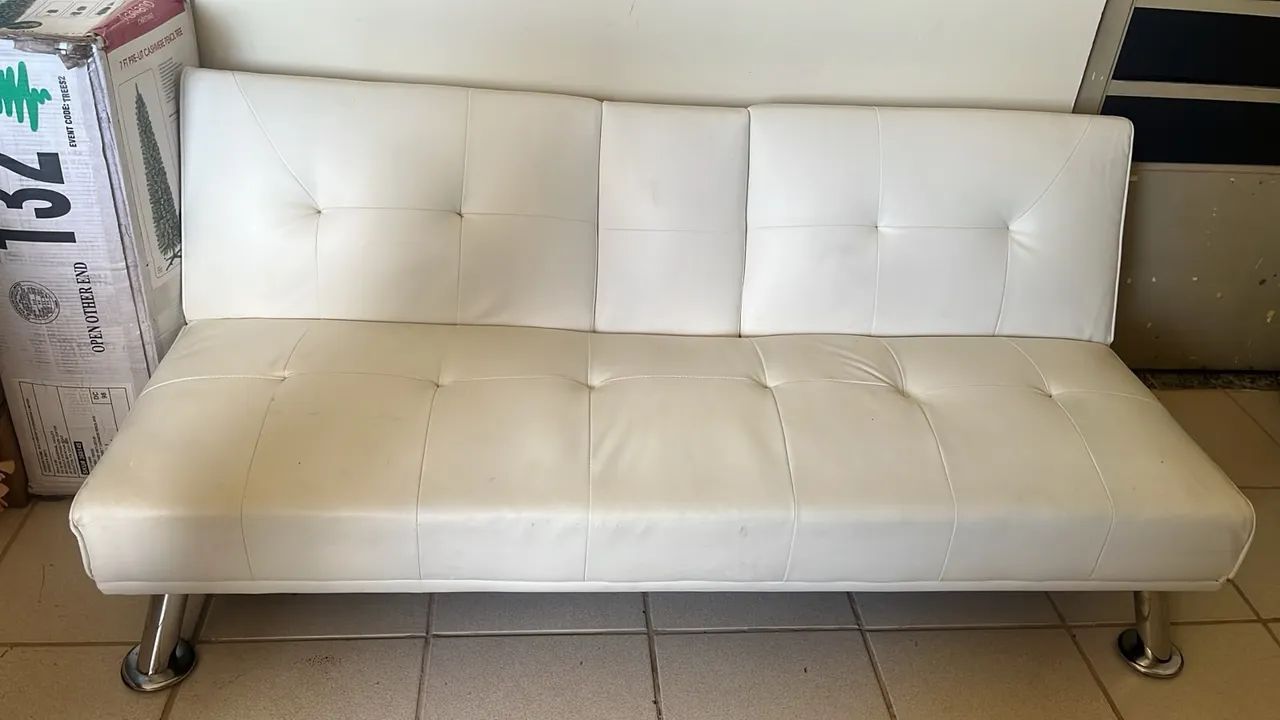 Sofá cama de couro 