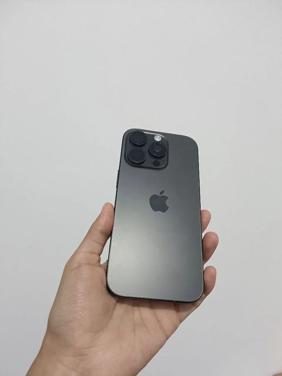iPhone 16 Pro 128GB - Titânio preto