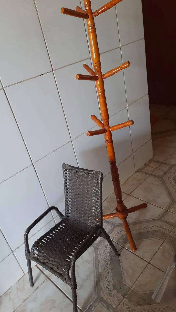 Cabideiro e cadeira infantil 