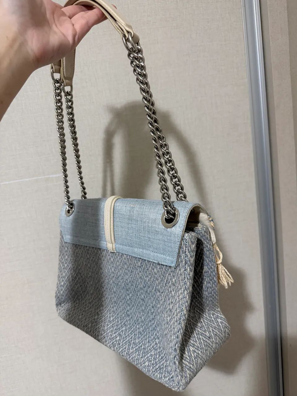 Bolsa Arezzo ráfia e couro  - Foto 4