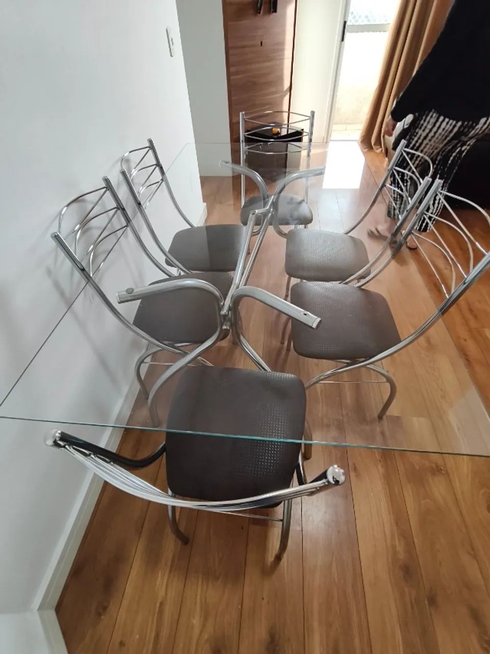Mesa de Jantar com 6 Cadeiras Brigatto (Vidro e Metal) em Ótimo Estado - Foto 4