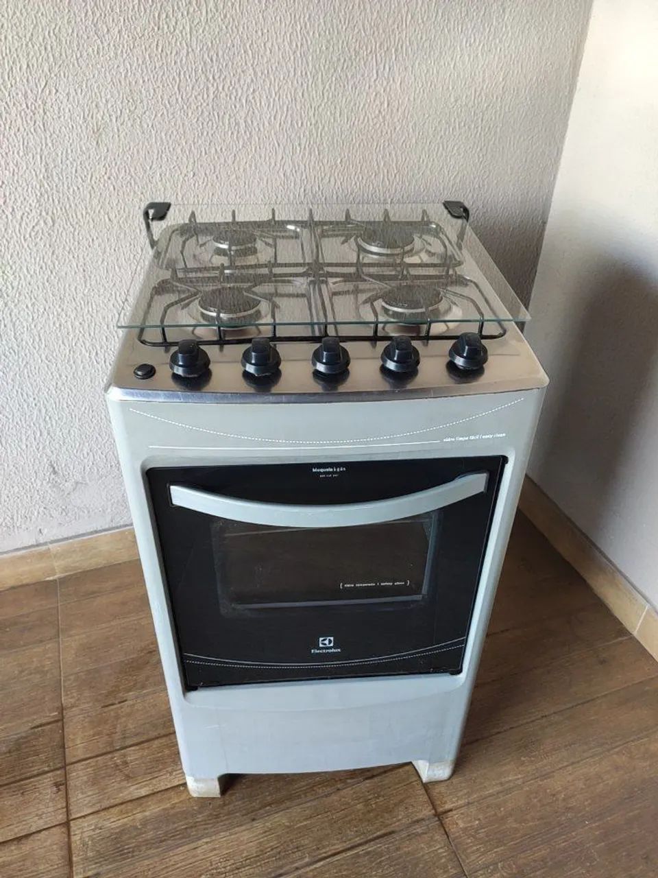 Fogão 4 bocas conservado 