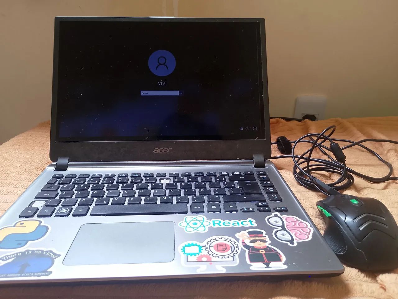 VENDO NOTEBOOK ACER 