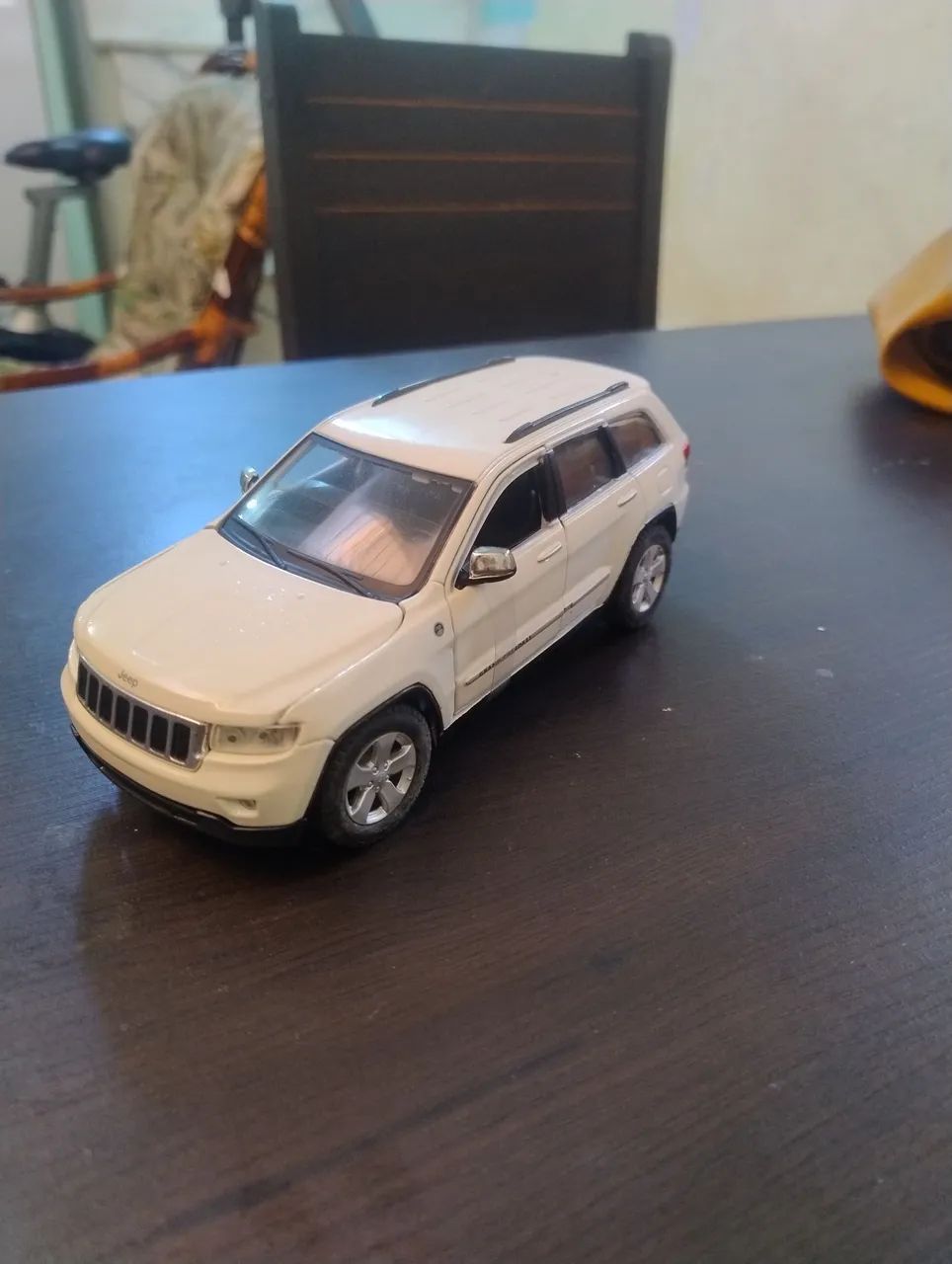 Miniatura jeep grand cherokee laredo, maisto 1:24