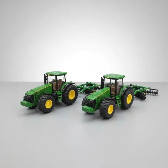 Kit miniaturas com 02 tratores com arados - John Deere - Foto 2