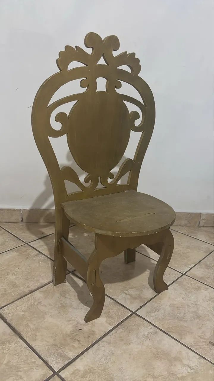 Cadeira colonial decorativa MDF