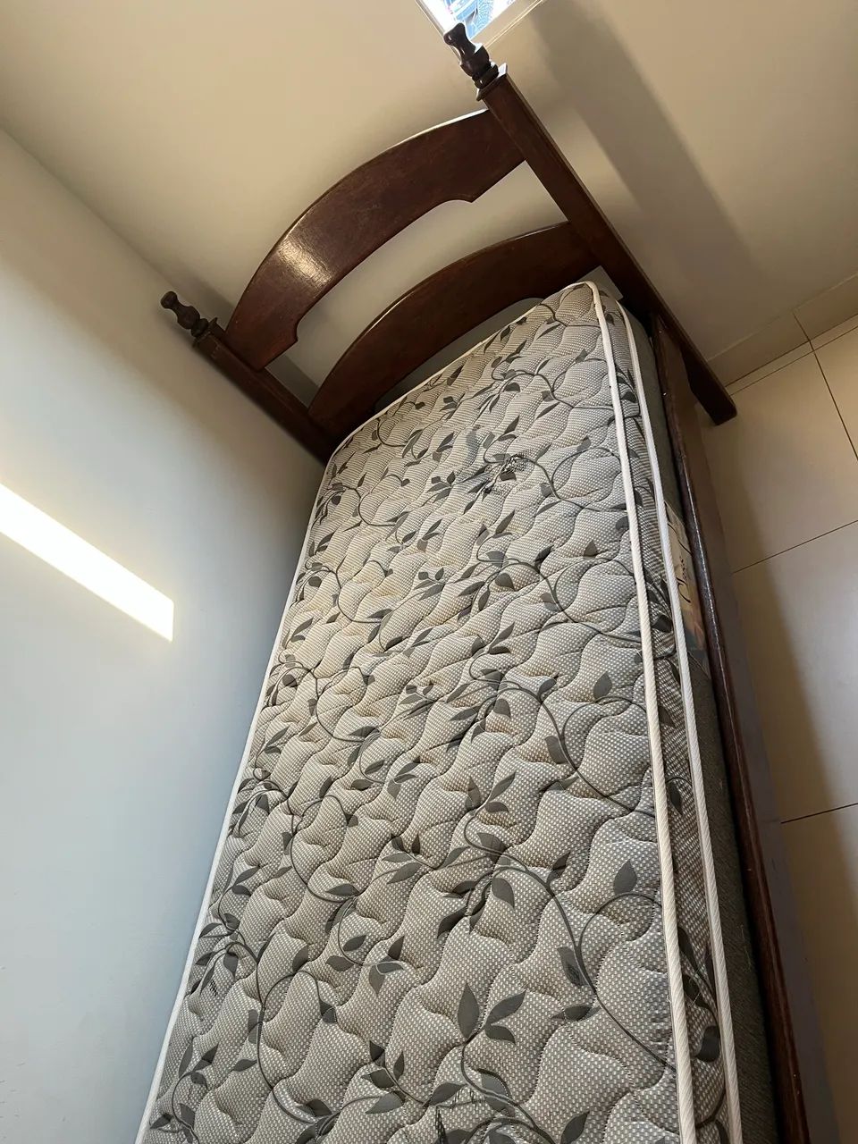 Cama com colchão 