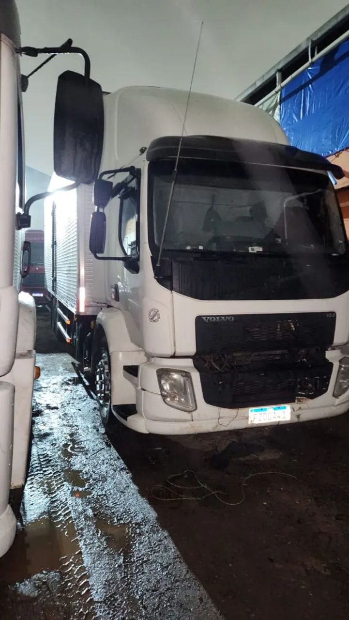 Volvo VM270 6x2 - Foto 2