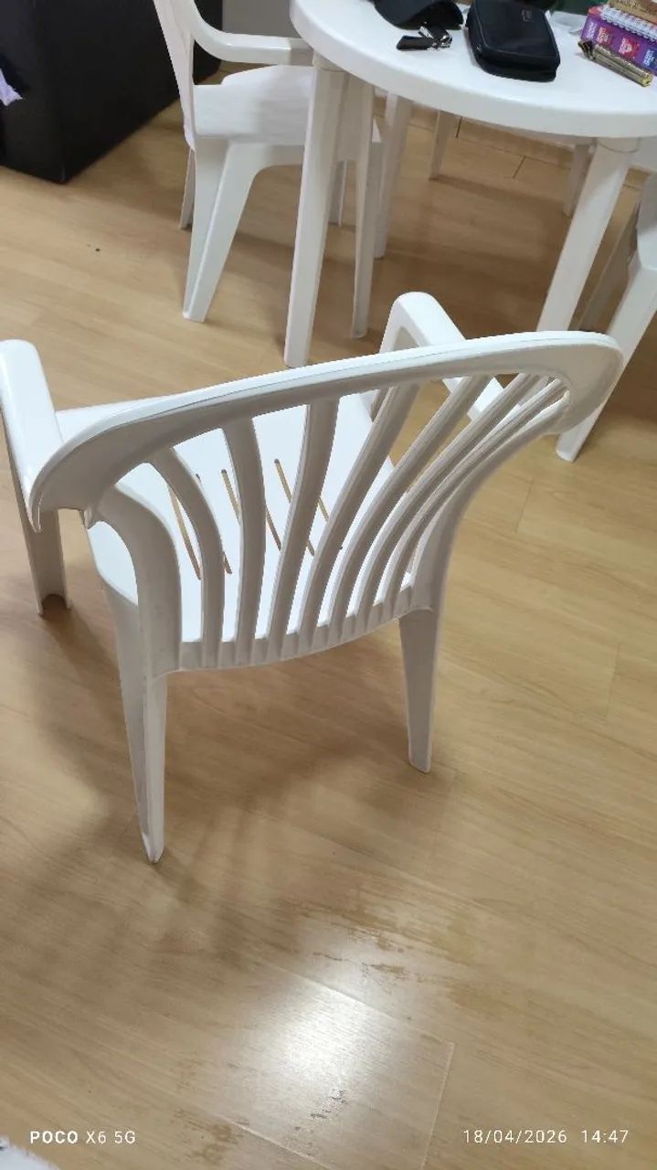 Mesa e quatro cadeiras plástico  - Foto 3