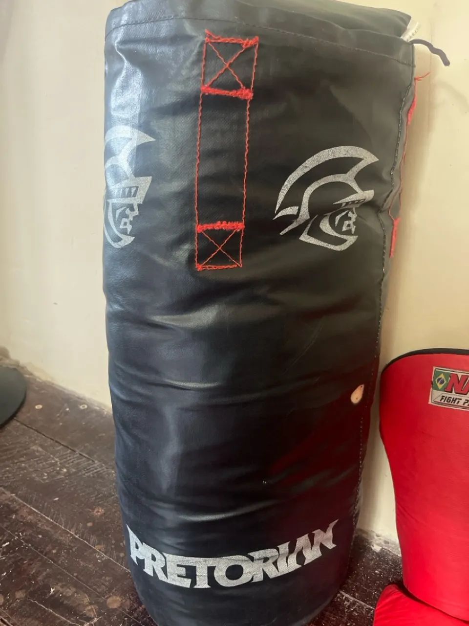 Caneleira e luva de boxe + saco de boxe  - Foto 4