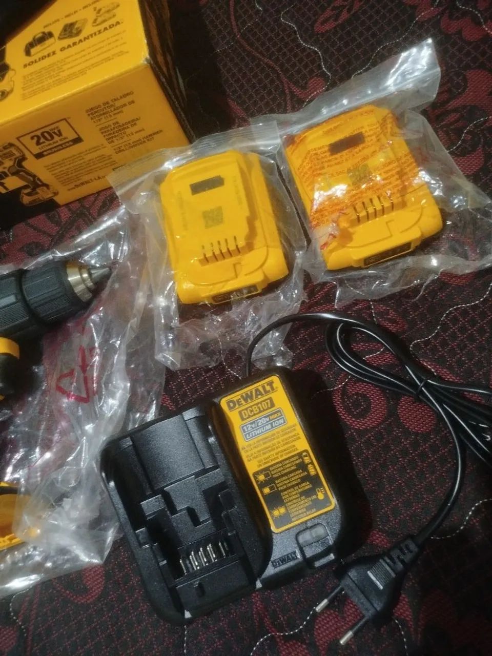 Vendo parafusadeira DeWalt, nunca usada e com nota fiscal! - Foto 4