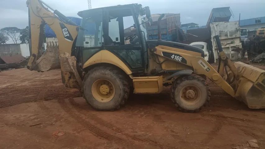 Alugo Retroescavadeira Caterpillar 416E - Foto 3