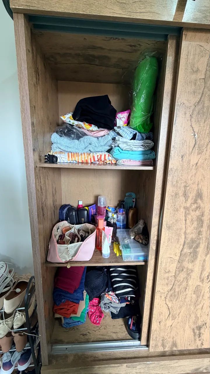 Guarda roupa de solteiro com ótimo espaço interno, ideal para quartos pequenos. - Foto 3