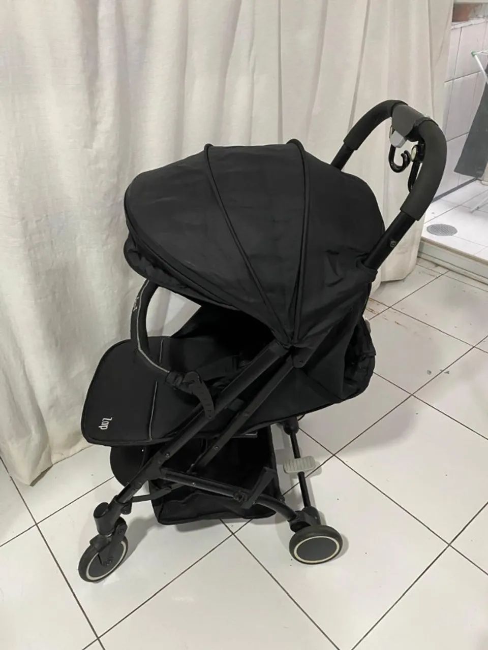 Carrinho de Bebê Burigotto Passeio Zap Com Bebê Conforto e Base