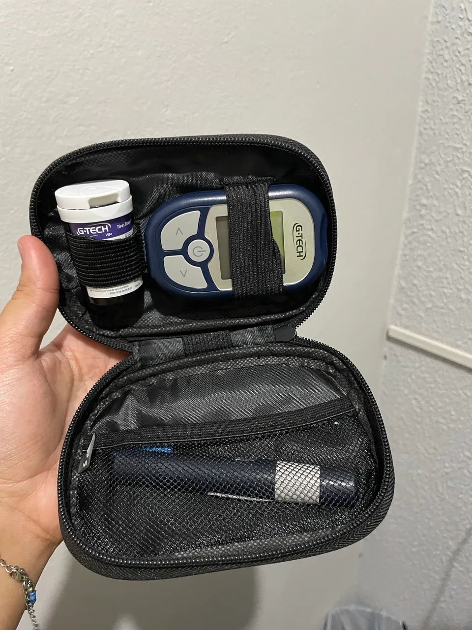 Estetoscópio + medidor de pressão + medidor de glicose 