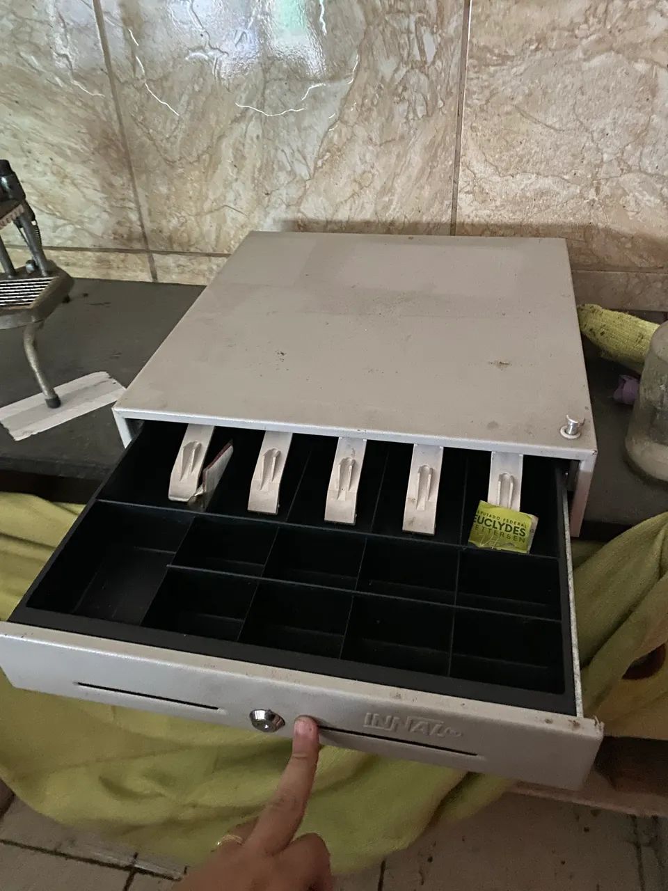 Vendo gaveta de dinheiro 