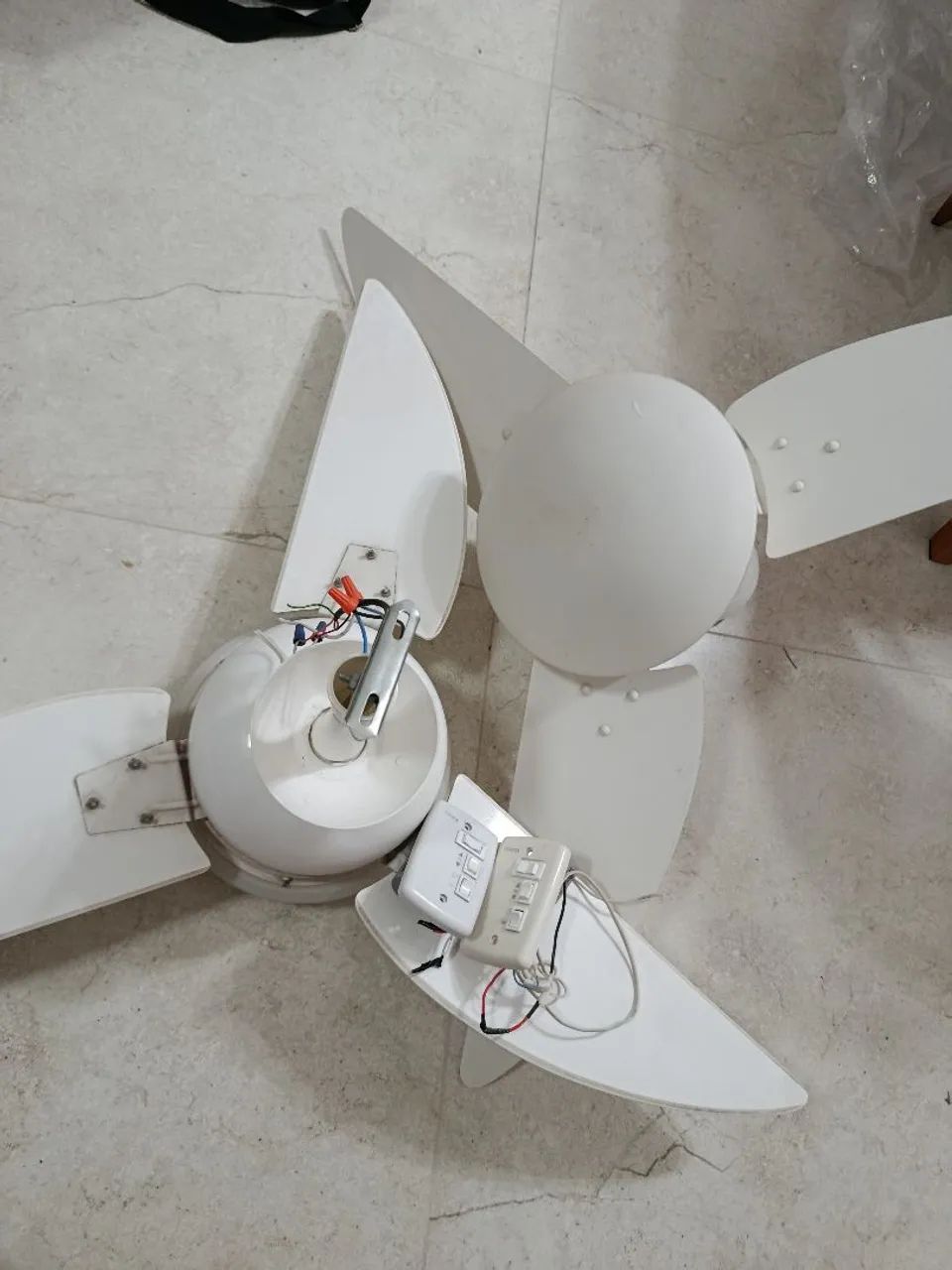 Dois Ventiladores de Teto - perfeito estado - Foto 2