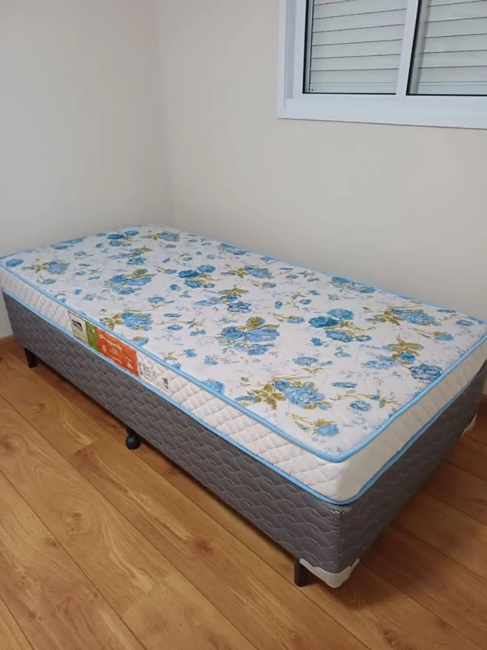 Cama Box solteiro + Colchão para até  60 kg,Excelente estado - Foto 2