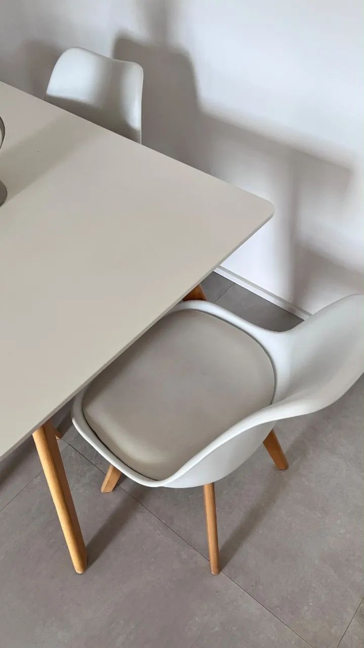 Mesa de jantar branca com 4 cadeiras  - Foto 5