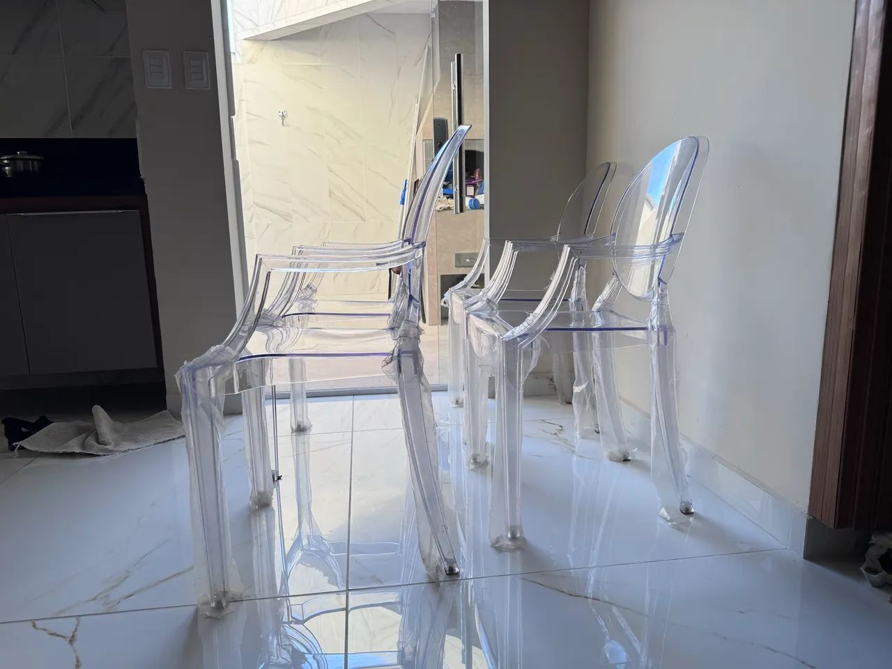 Cadeiras transparente com braços Louis Ghost - Foto 4
