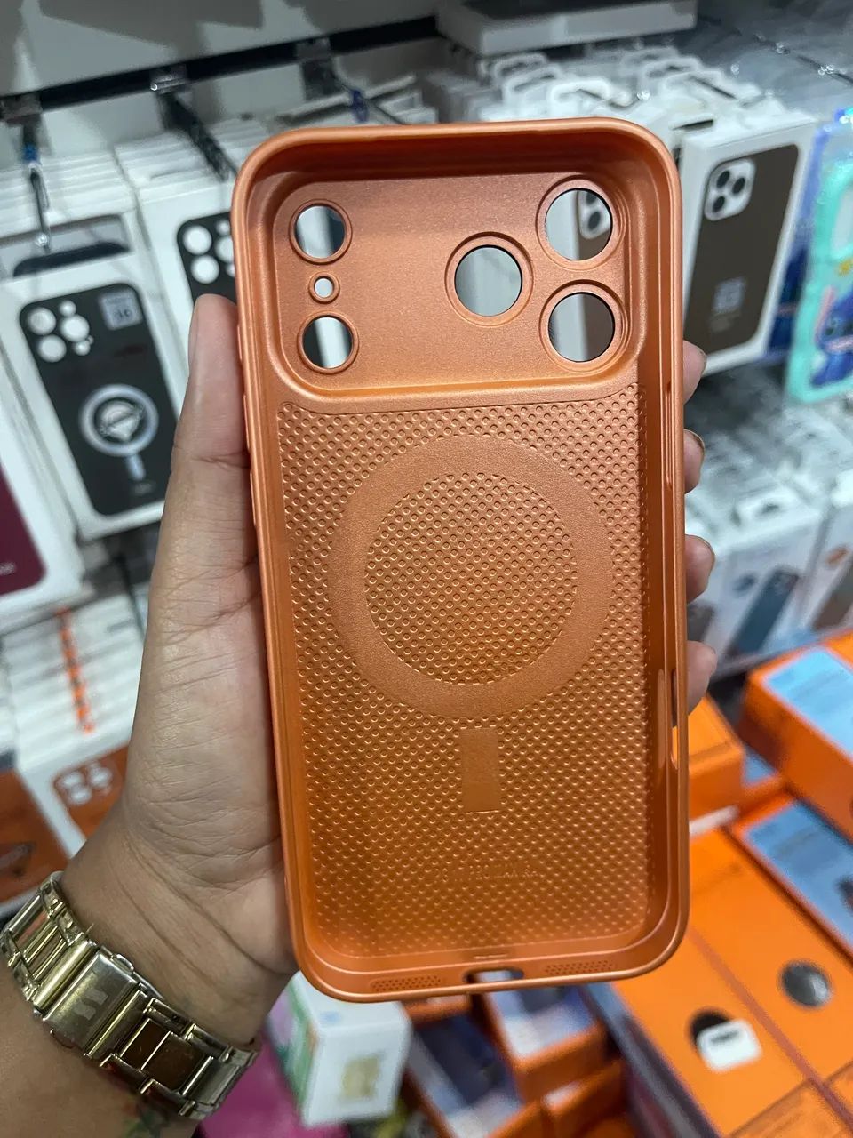 Capa iPhone 17 pro Max laranja - Nova  - Foto 2