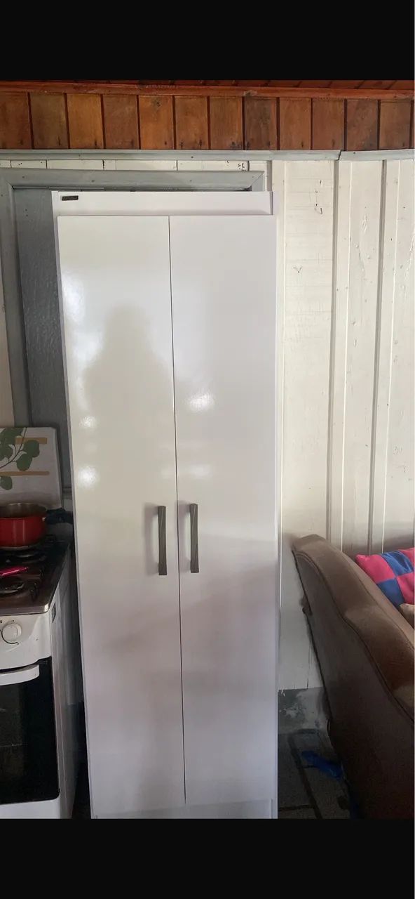 Vendo armário multiuso, em perfeito estado com uma semana de uso 