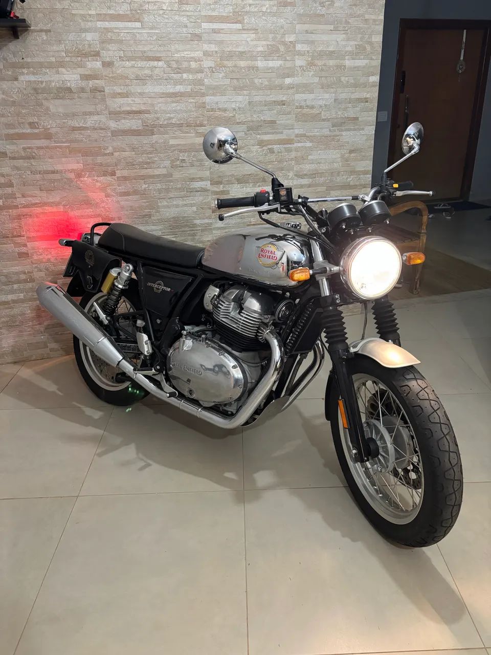 Interceptor 650 muito nova.  - Foto 2