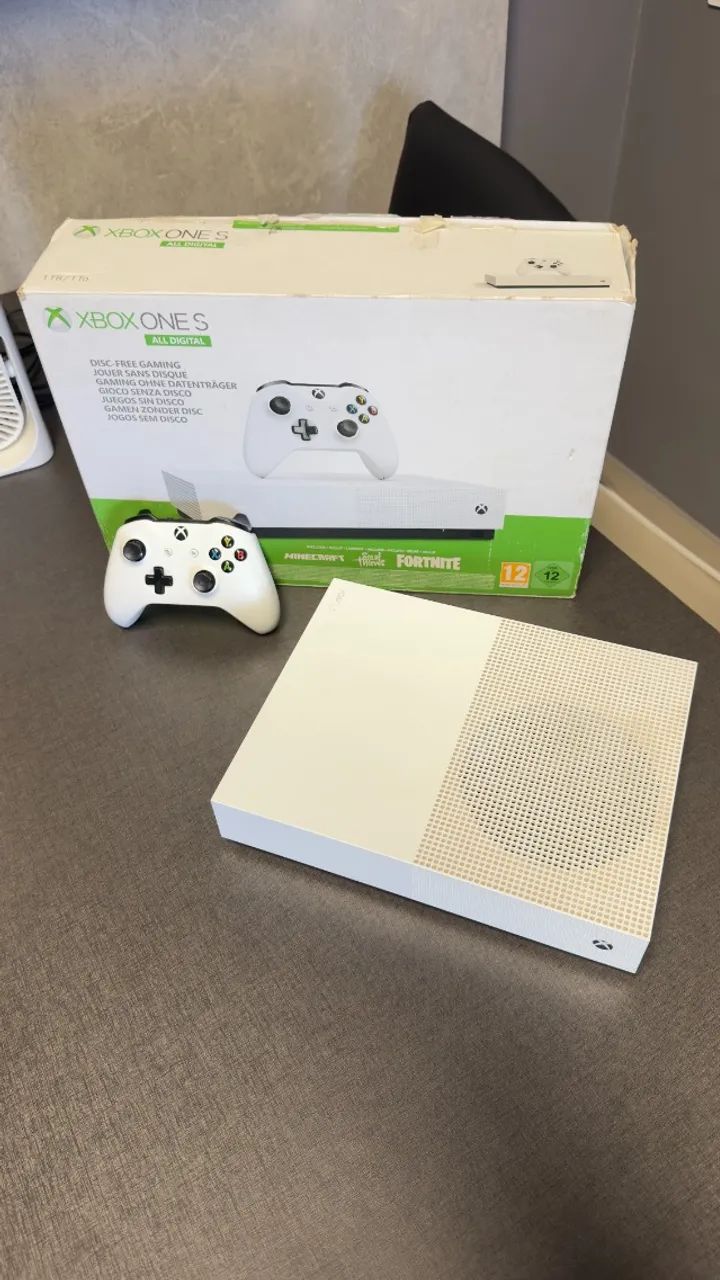 xbox one S 1tb com caixa perfeito estado - Foto 4