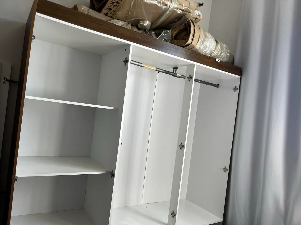 Guarda roupa 6 portas e duas gavetas  - Foto 4