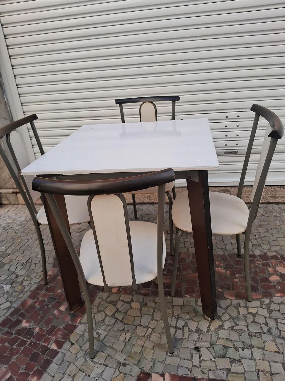 Mesa com 4 cadeiras