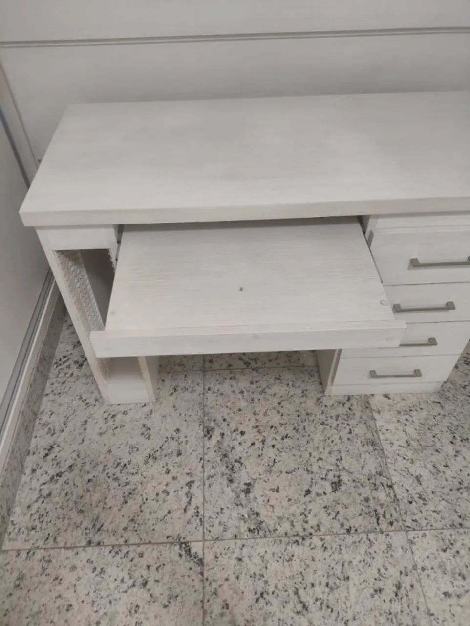 Escrivaninha Compacta com 4 Gavetas e Bandeja Retrátil - Excelente Estado