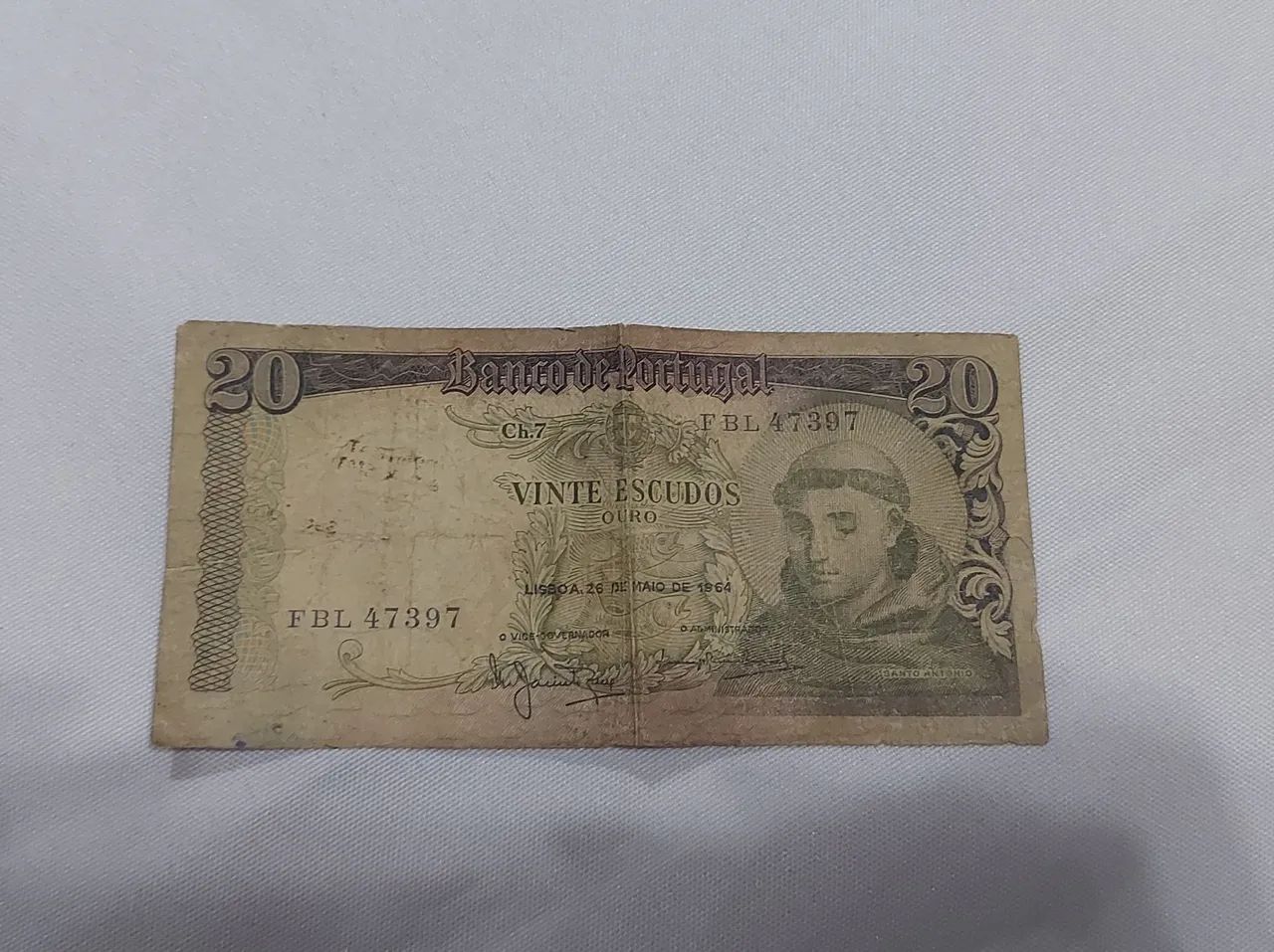 1 banknote of 20 Escudos issued by the Bank of Portugal