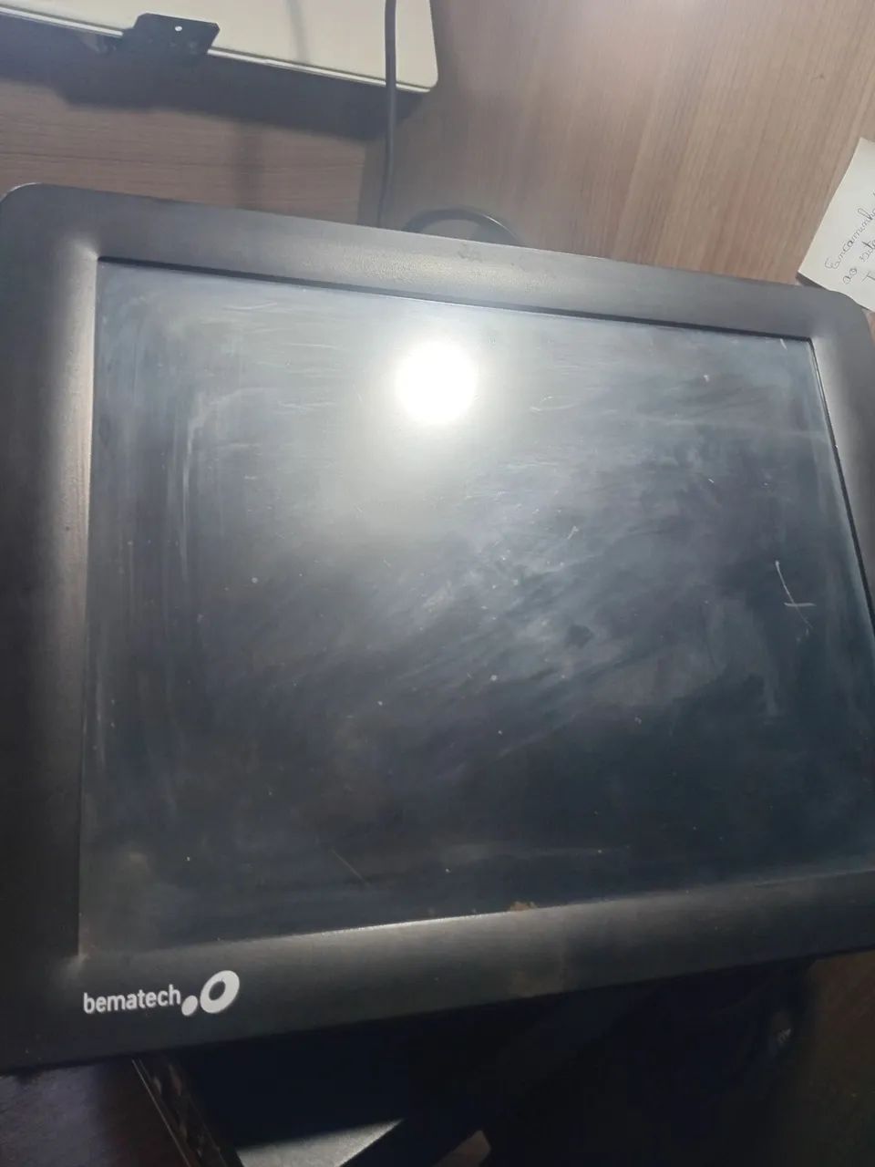 Monitor touch-screen Bematech. 