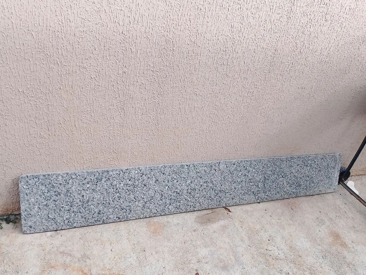 Bancada de Granito Cinza Andorinha 2,10 × 0,30