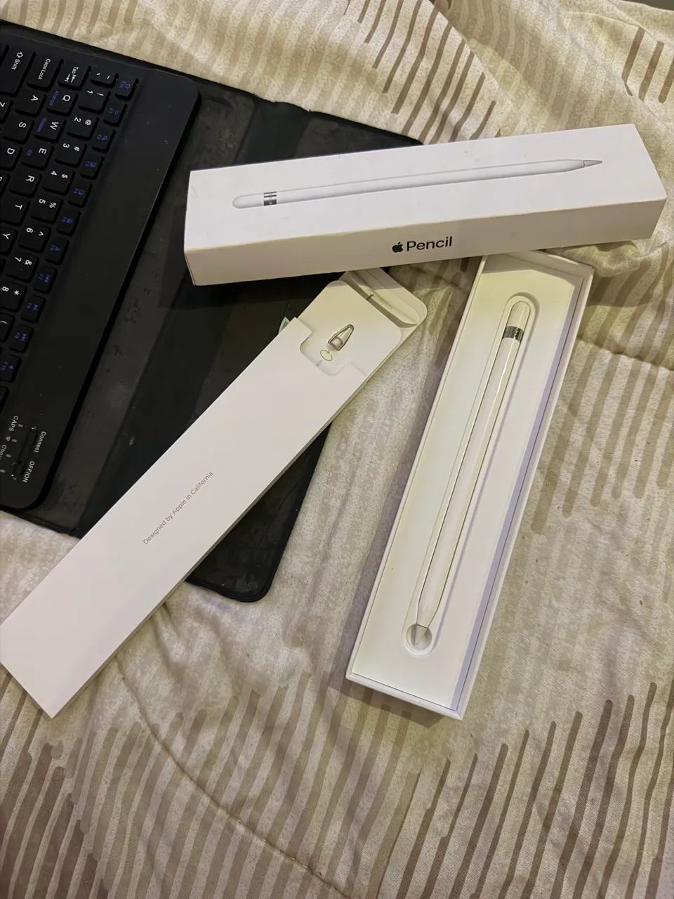 iPad 7, 32GB + Apple Pencil + carregador + capa c/ teclado - Foto 5