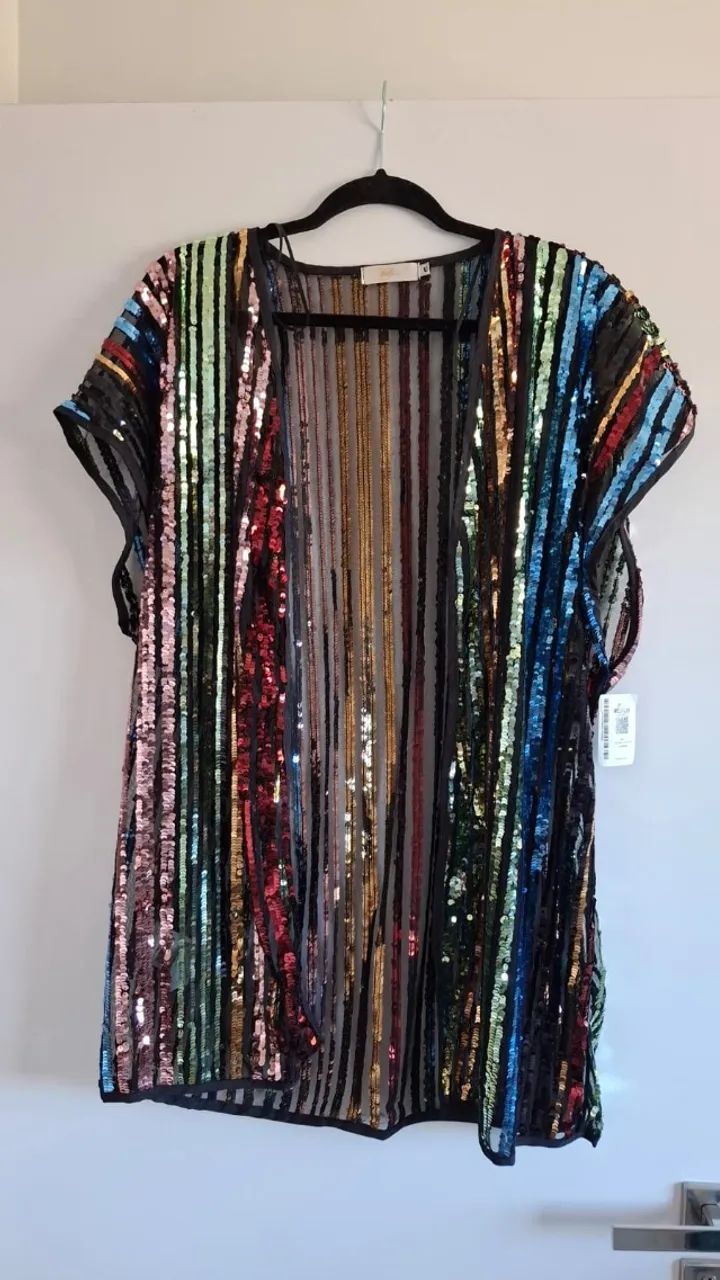Colete de tule com paetês arco-íris