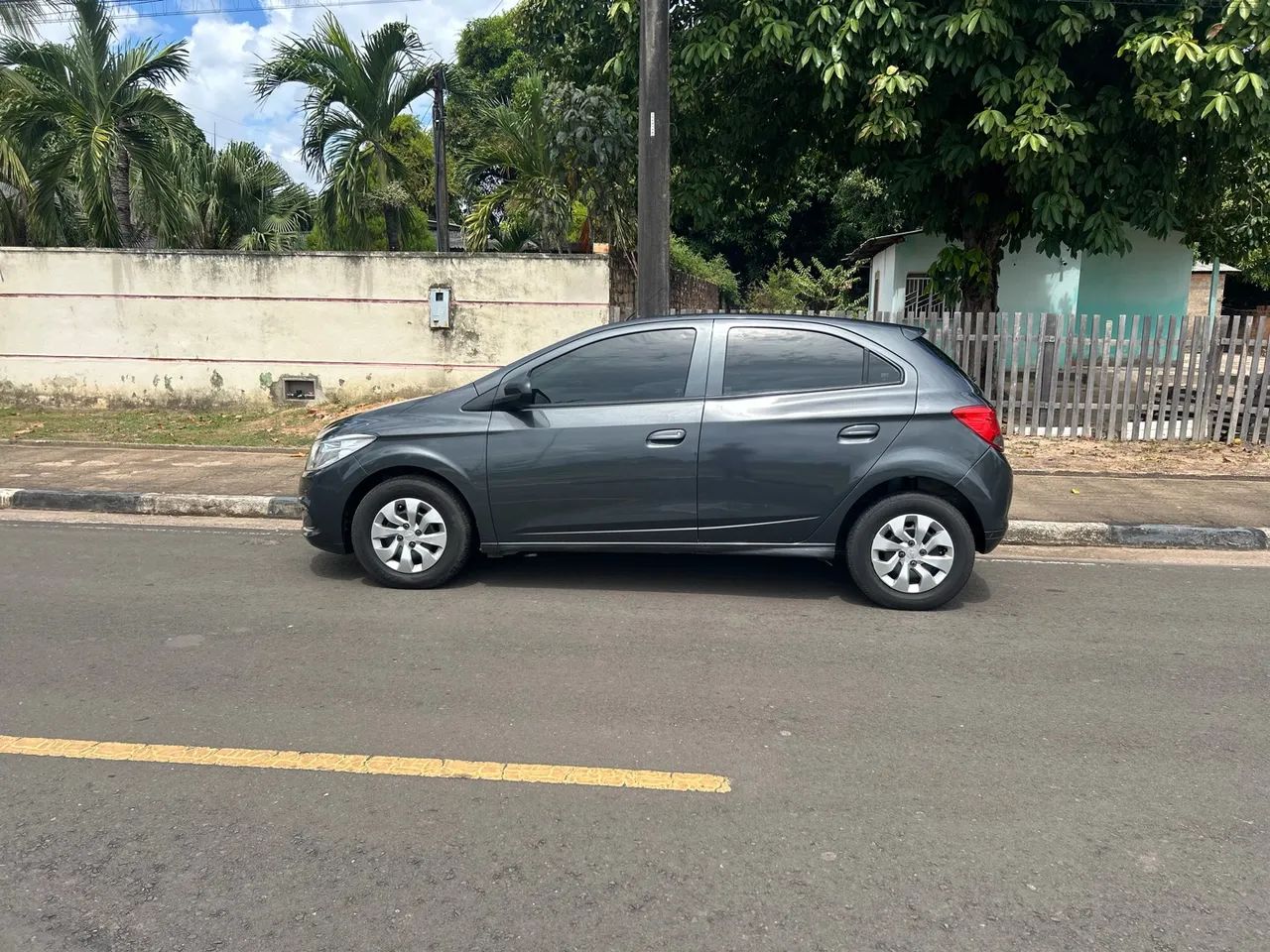 Chevrolet Onix JOY Hatch 1.0 8V Flex Mec. 4P 2019 - Foto 4