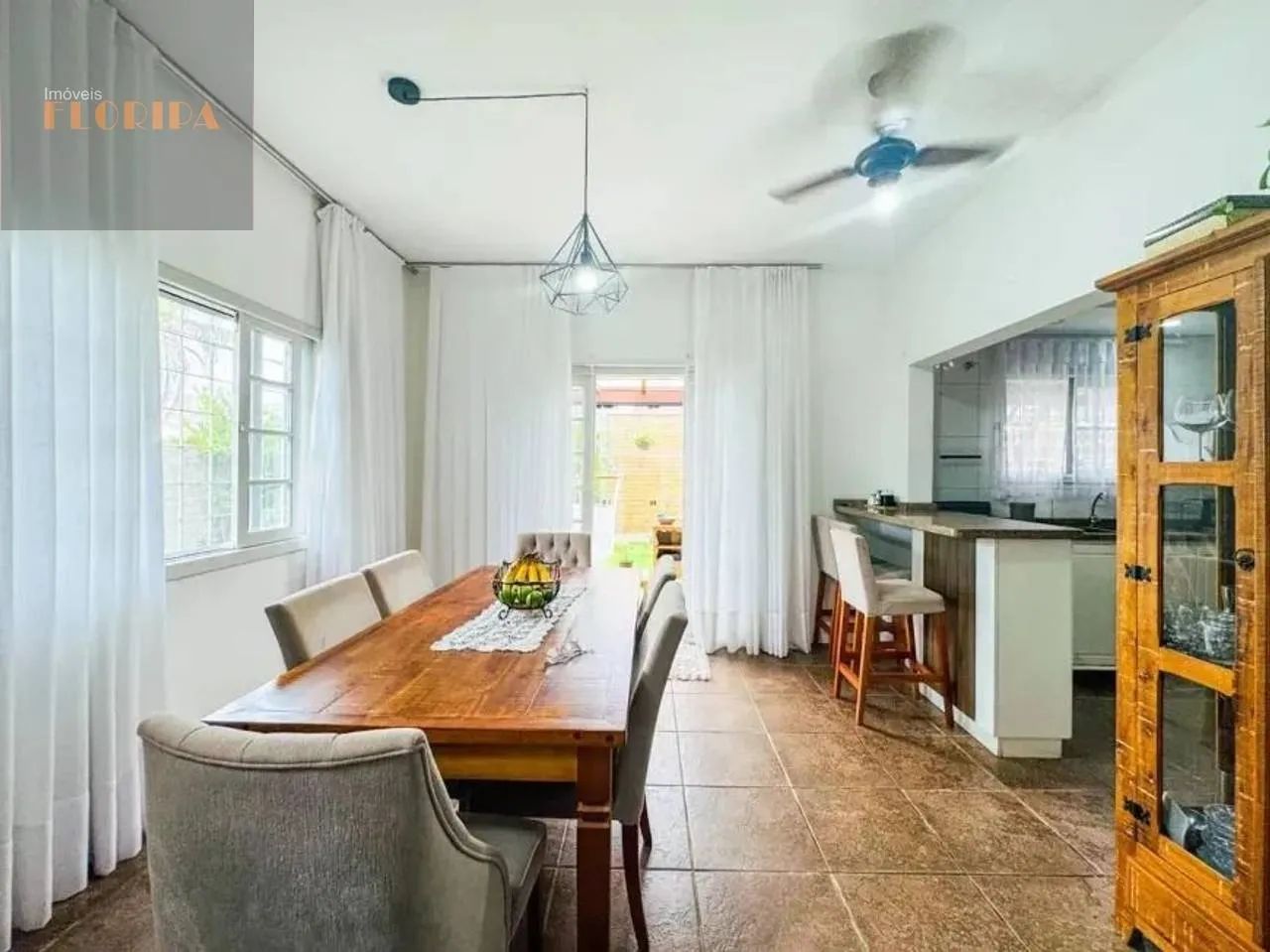 Casa com 4 dormitórios e amplo quintal no Carianos - Foto 5