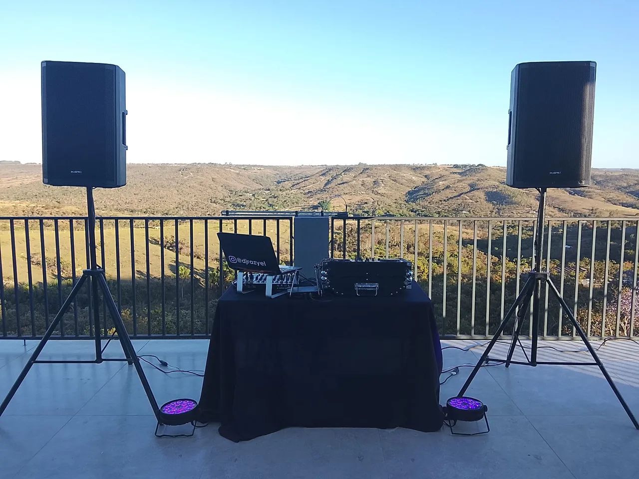 Serviço de DJ com som e iluminação completa.  - Foto 3