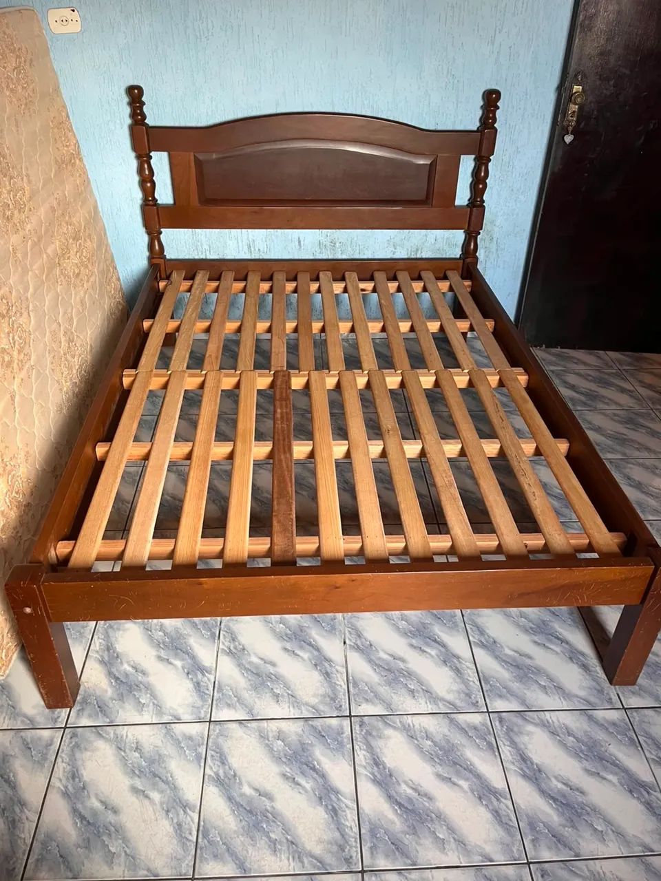 CAMA DE CASAL MADEIRA MACIÇA  - Foto 3