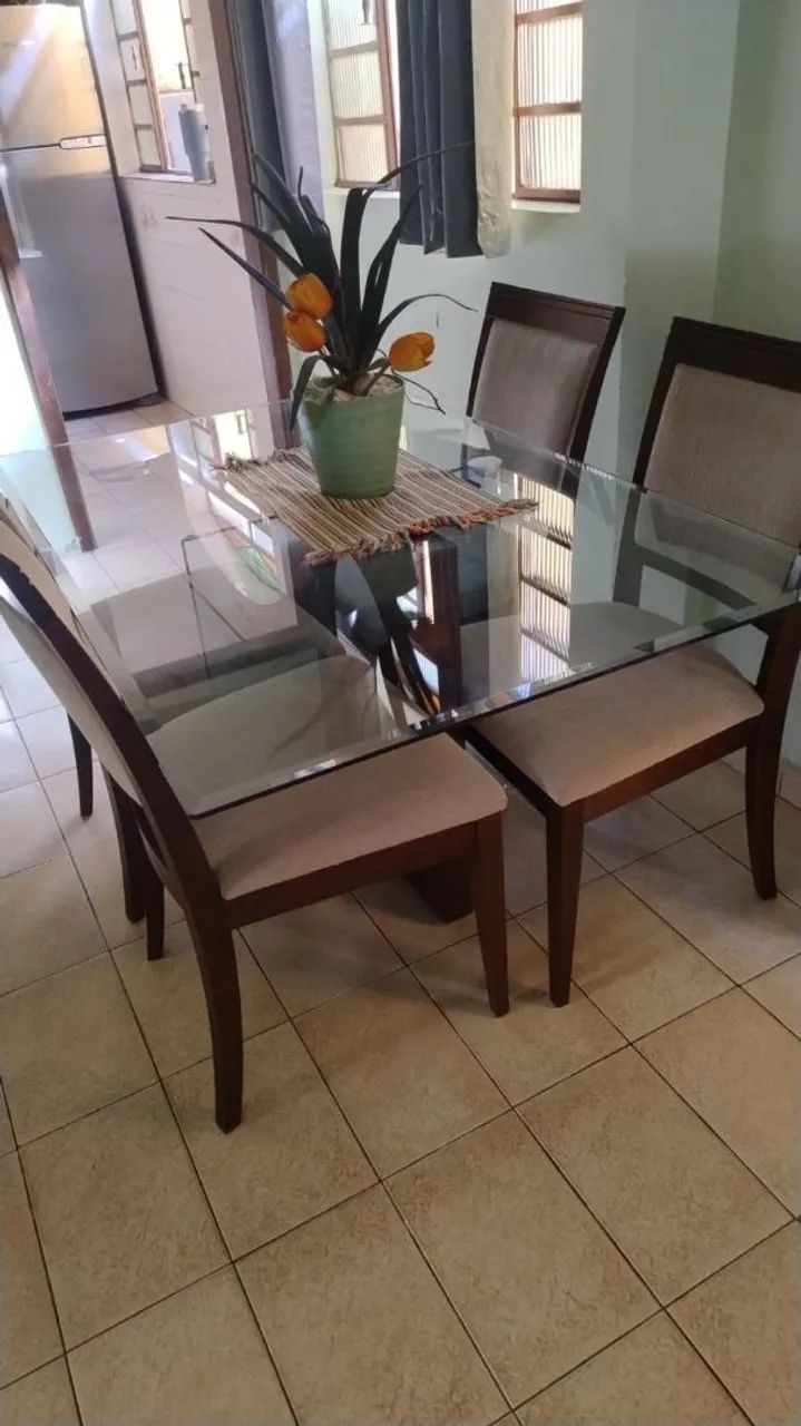 Mesa de vidro com 4 cadeiras - Madeira maciça